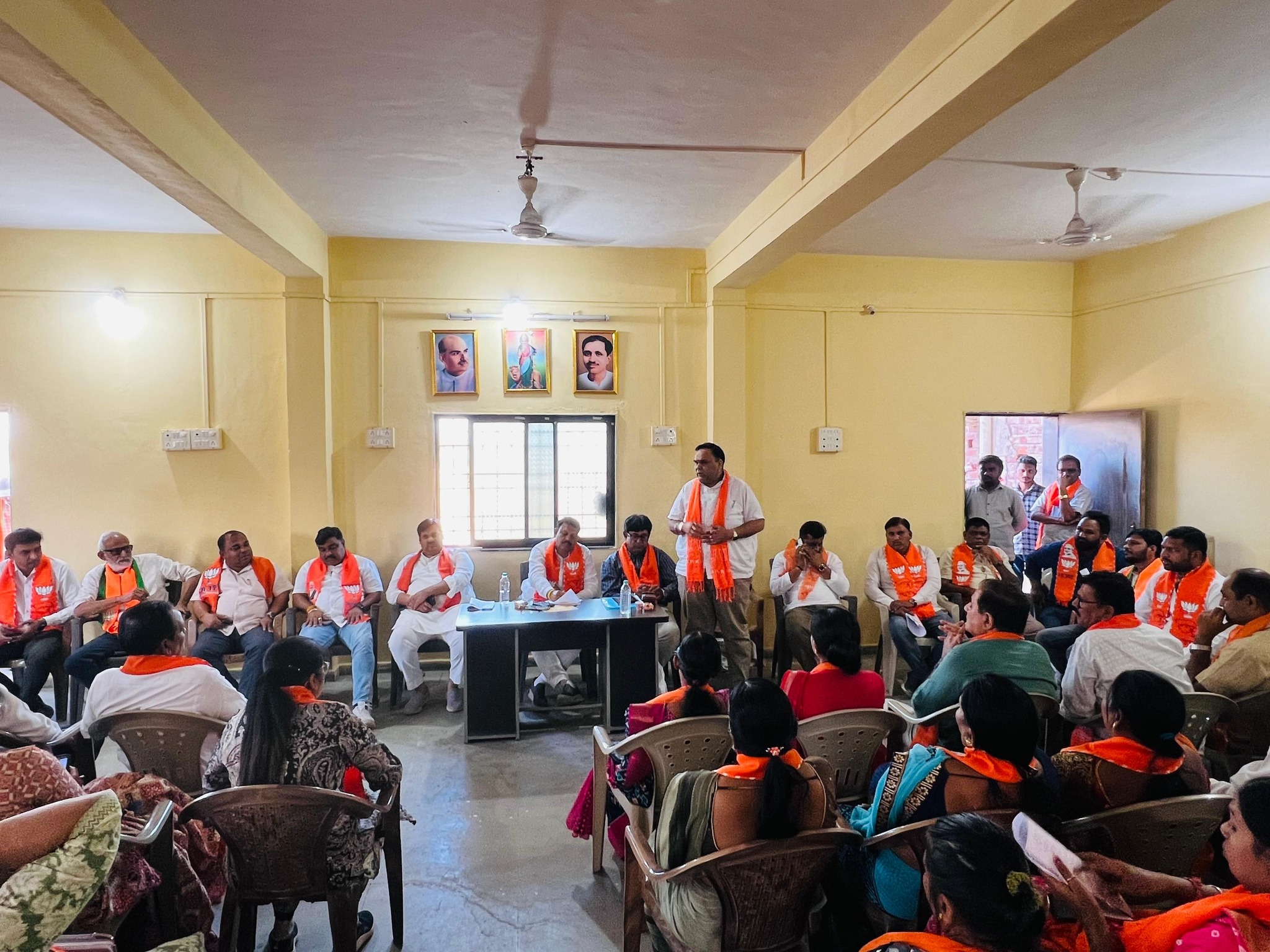 તા.૧૧-૦૨-૨૦૨૫ ના રોજ ભારત સરકારના કેન્દ્રીય જળ ઊર્જા મંત્રી અને ગુજરાત પ્રદેશ ભાજપના પ્રમુખ માનનીય શ્રી સી. આર. પાટીલ સાહેબના માર્ગદર્શન હેઠળ તમામ સ્થાનિક ઈન્ચાર્જ શ્રી અને પ્રવાસી ઈન્ચાર્જ શ્રી અને તમામ અપેક્ષિત કાર્યકરોને તમામ સ્થાનિક ઈન્ચાર્જ શ્રી અને પ્રવાસી ઈન્ચાર્જ શ્રી અને તમામ અપેક્ષિત કાર્યકરોને ચૂંટણી સંબંધિત માહિતી આપવામાં આવી હતી.